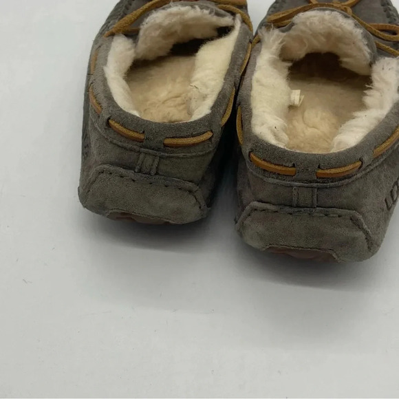 UGG Women’s Grey Moccasin Slippers Gray Size 8 - Picture 6 of 7